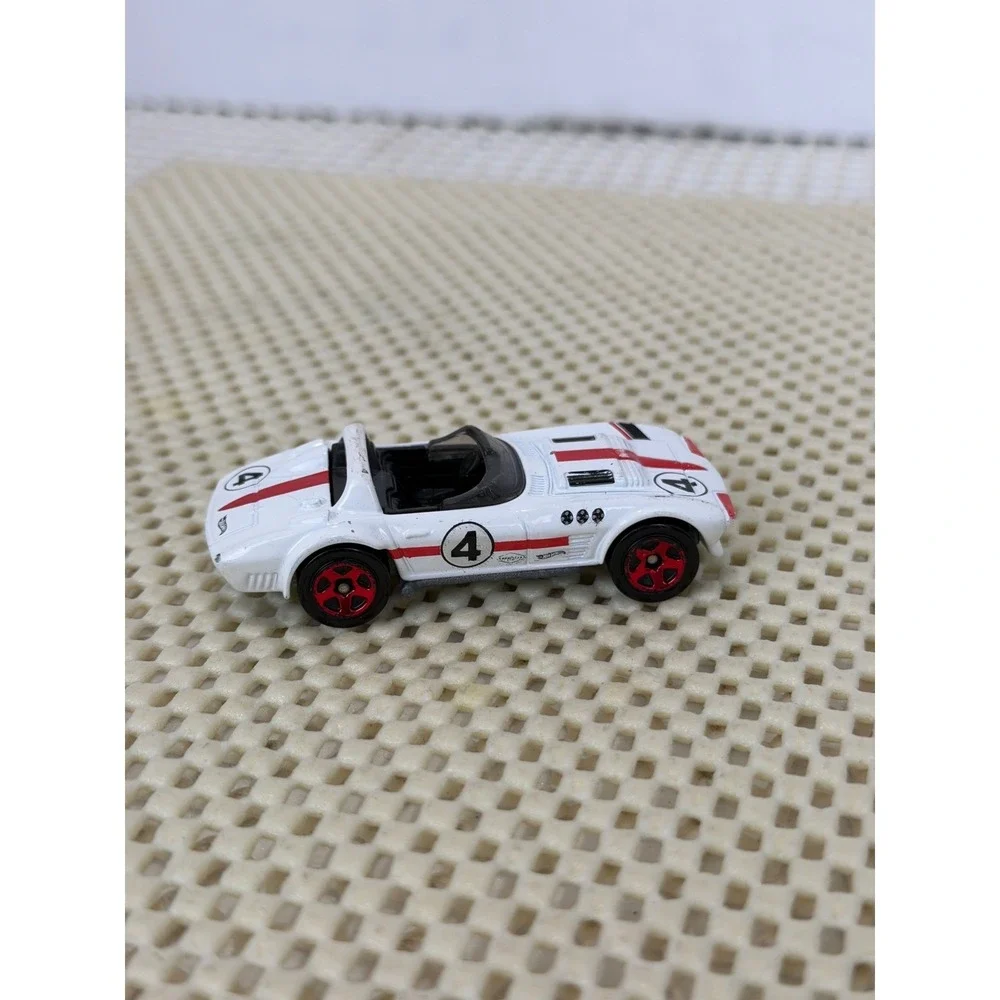 Hot Wheels 1963 Corvette Grand Sport Roadster White Red Stripe 4 Diecast Car EUC